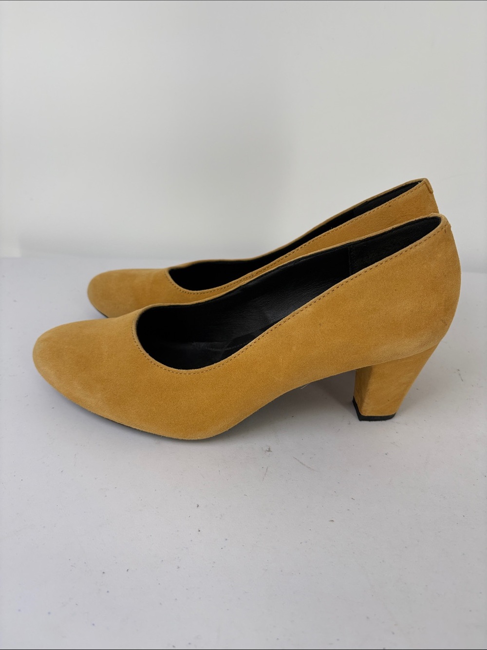 🦊 hotter Joanna butter, yellow round toe Suede Pump